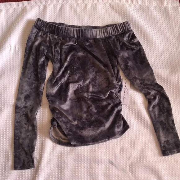 NWT Red Haute Off the Shoulder Top - Picture 6 of 10